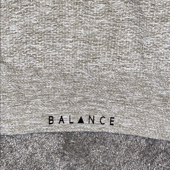 ❌SOLD❌Balance athletica crop purpose hood - Picture 7 of 7